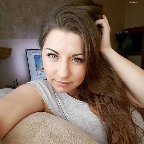 Big Boobs Bragging: Busty Blonde Showing Off Her Assets