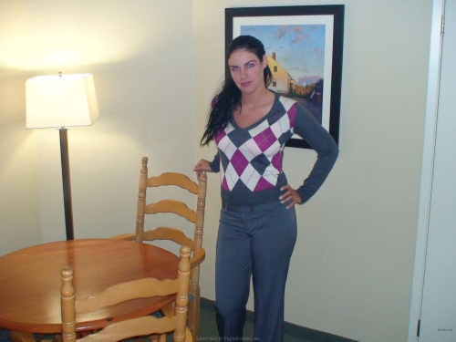 Exposed Flexibility: Hot Babe Showing Off Stretching Skills