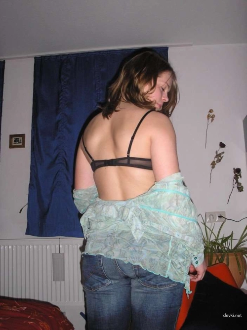 Stripping and Posing Naked: Explicit Nude Photoshoot