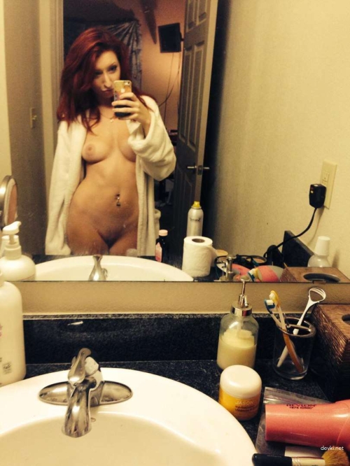 Explicit Teen Girls Showing Their Bare Butts