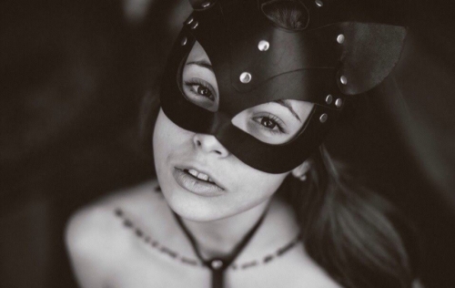 Naked Beauty with Firm Boobs in Erotic Photo