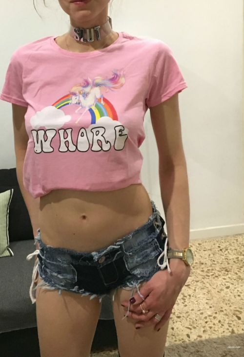 Slutty babe strips shorts, flaunts ass in explicit display