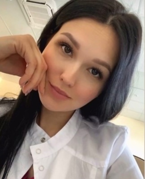 Nude Woman with Sexy Ass in Explicit Photos