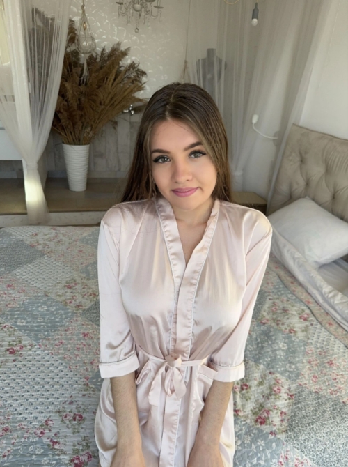 Slender Beauty with Shaved Pussy and Great Tits