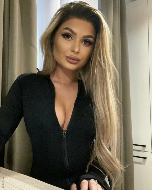 Sexy Babe Pleases Her Lust with Sex Toys - Explicit Solo Play