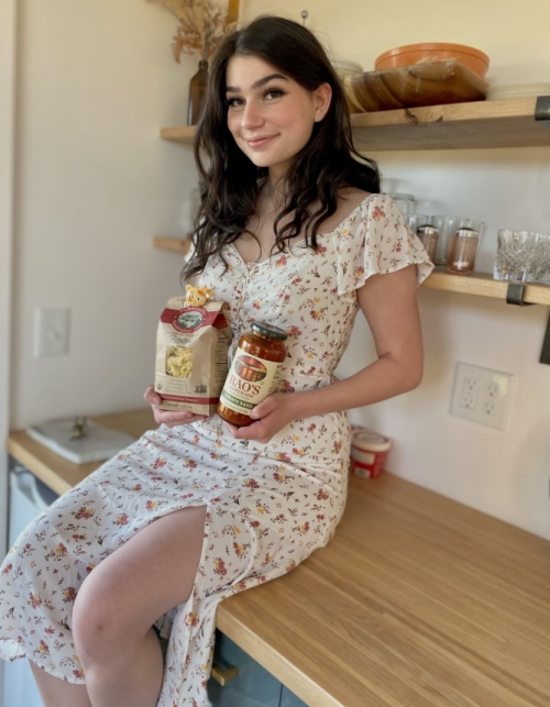 Naked Beauty in Erotic Photos with Juicy Pussy