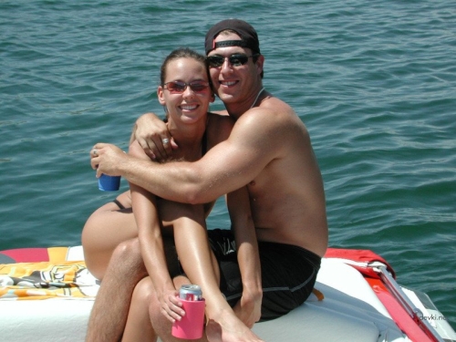 Guy passionately eats out girlfriend's pussy - Hot cunnilingus action!