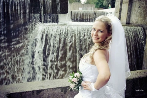 Wedding Night Home Porn: Newlyweds' Explicit Sex Tape