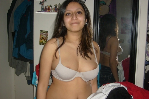 Explicit Homemade Nude Photos of Brunette - XXX Amateur Pics