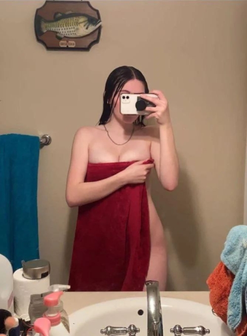 Naked Selfies: Hot Girl Shares Explicit Photos Freely