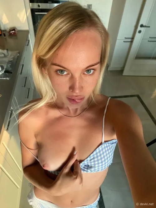 Real amateur girls baring it all without shame