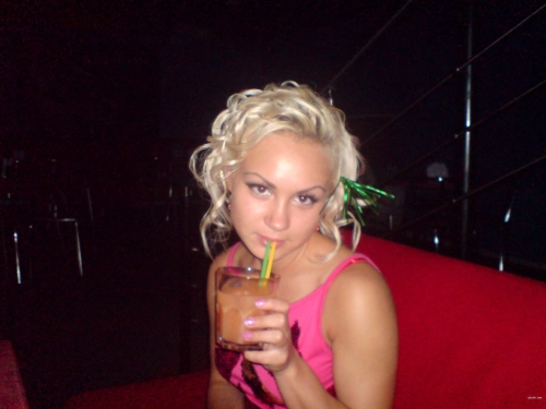 Sexy Nude Blonde Babe: Slim and Stunning in the Buff