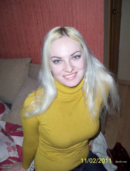 Blonde's Pussy Dripping Wet - Explicit Photo Shoot for XXX Lovers