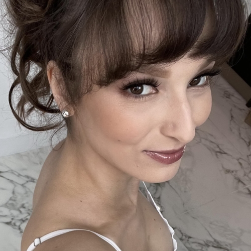 Woman with Big Beautiful Boobs Shows Herself