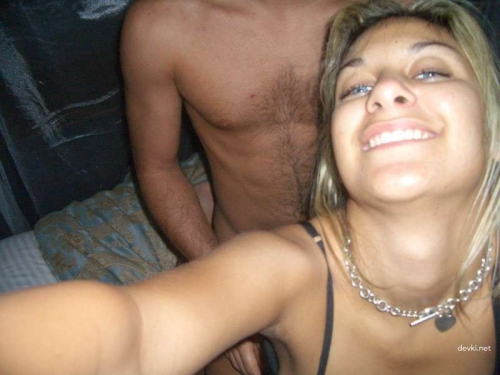 Stunning Busty Girl: Sensational Cleavage Revealed