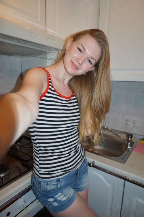 Sexy Babe with Small Boobs Takes Naughty Selfies