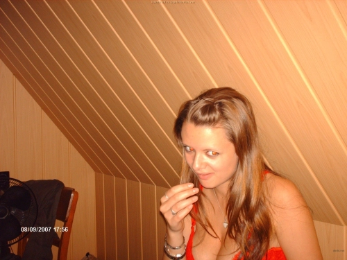 Big Boobs Girl: Busty Beauty with Huge Breasts Exposed