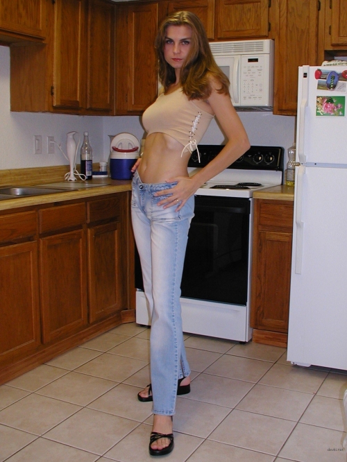 Hairy Pussy Girl: Explicit Russian Teen with Bushy Cunt