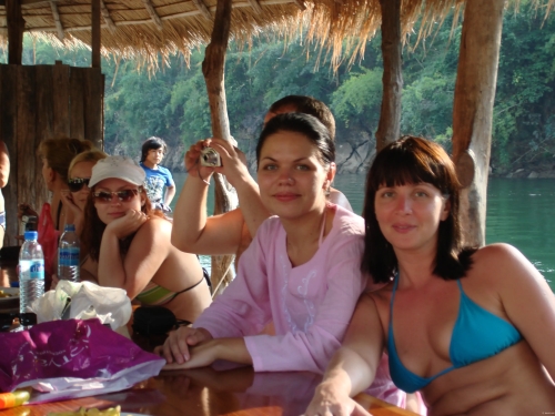 Glamour vs. Natural: Intimate Home Photos with Cute Girls