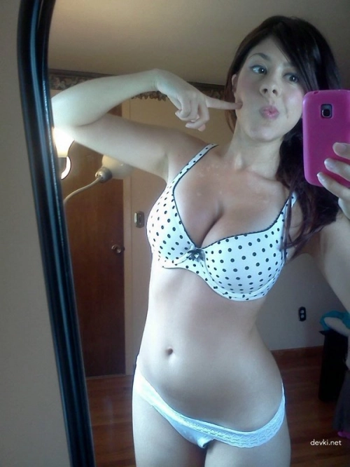 Slim Beauty's Intimate Nude Photos: Explicit and Provocative Shots