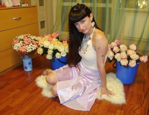 Sexy Slim Girl Poses Nude at Home for Provocative Photoshoot