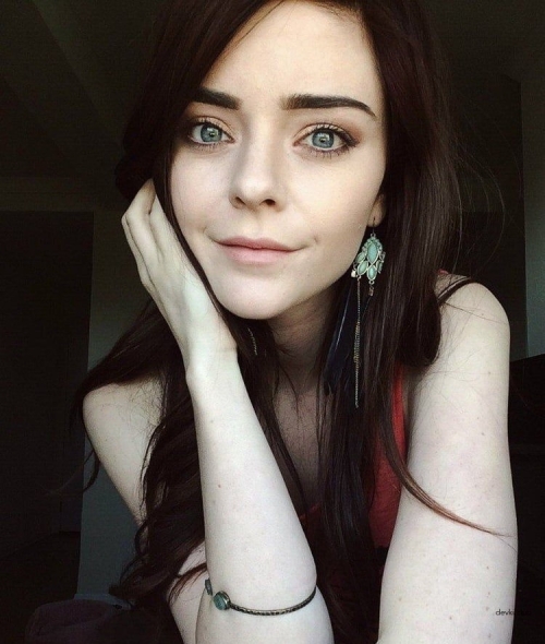 Explicit Instagram Model Ash Mary's Intimate Photo Archive