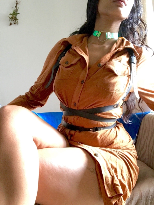 Hot babe flaunts her assets for all to see