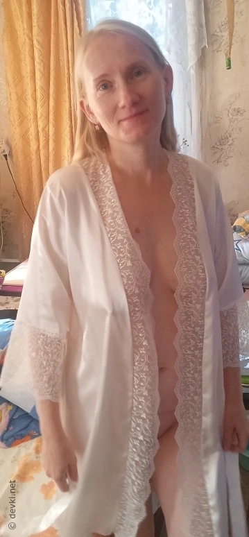 Milf shows herself naked