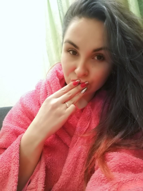 Free Erotic Shots of Naughty Babe with Hot Boobs