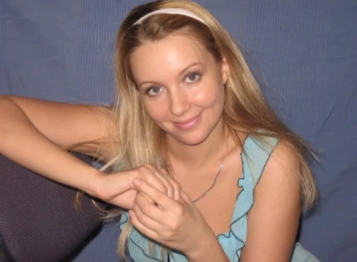 Hot slut sucks and fucks thick dildo - Explicit porn photo