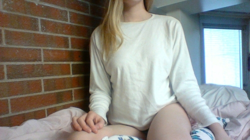 Sexy Golf Babe Poses in Graphic Print Leggings - Hot and Revealing Golf Outfit