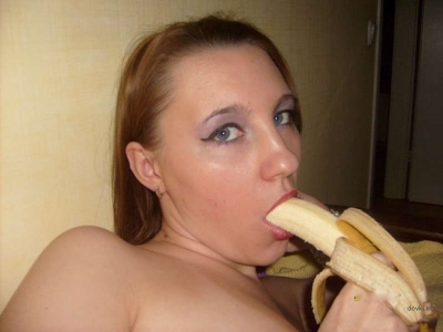 Домашняя фото эротика любительницы бананов