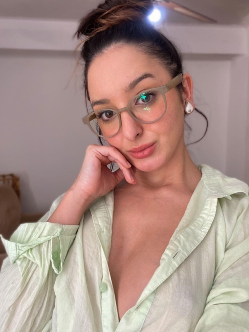 Long-haired brunette beauty flaunts her body and booty