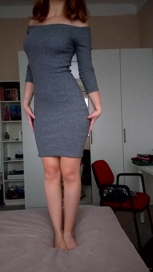 Sexy Demon Shows Off Stunning Figure - Sultry Pose