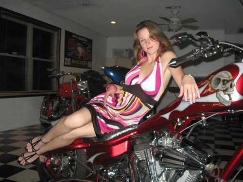 Teen MILF Gets Pussy Eaten and Fucked Hard