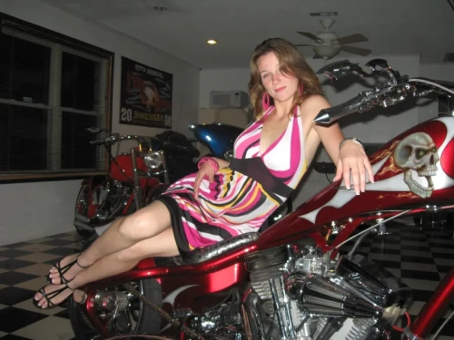 Teen MILF Gets Pussy Eaten and Fucked Hard
