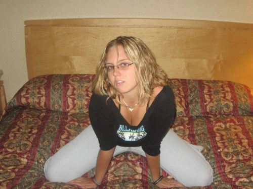 Aunt Shows Pussy on Camera: Explicit Amateur Porn Video
