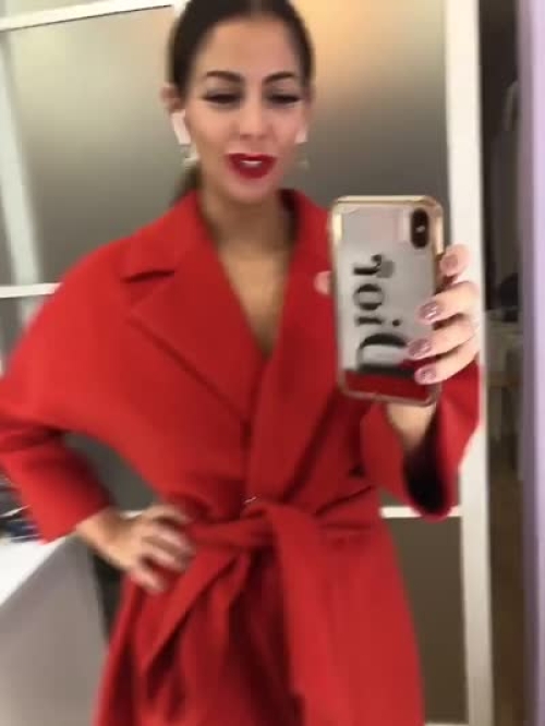 Girl Takes Off Coat and Shows Her Beautiful Naked Body