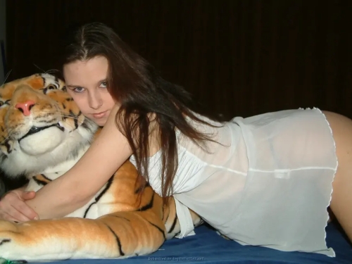 Sweet Girl Rubs Pussy on Cock and Gives Blowjob