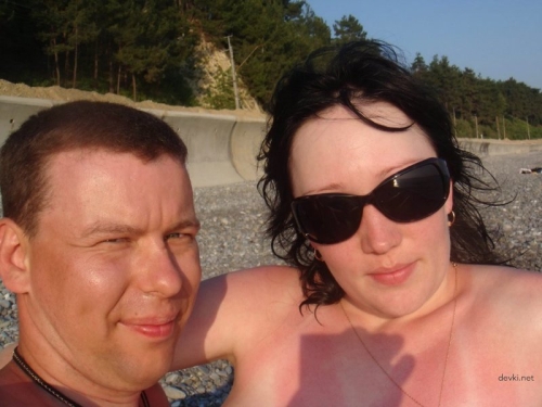 Mature babe sucks off husband on beach - Explicit Blowjob