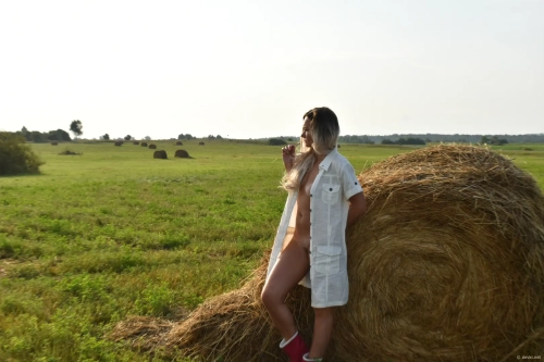 Naked Woman by Haystack: Explicit Outdoor Nude Photoshoot