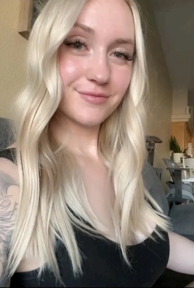 Blonde slut exposed in amateur photos