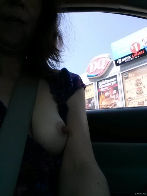 Curvy amateur showing off her best homemade shots