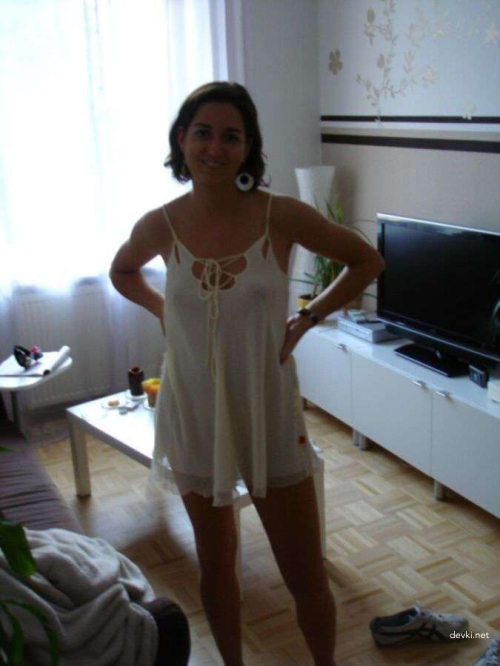 Private Nude Photo of German Woman: Explicit and Uncensored Shot