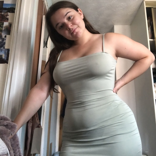 BBW Housewife's Explicit Photos: Curvy and Confident in Her Own Skin