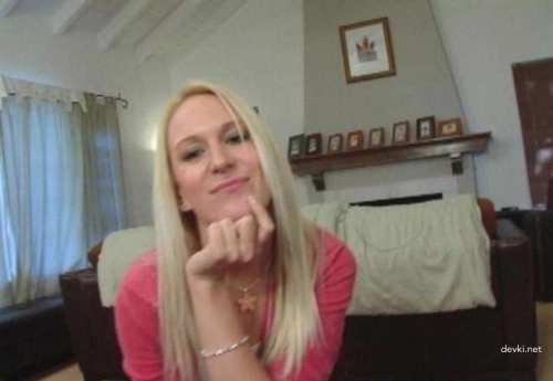 Blonde Bombshell Reveals All: Explicit Display of Assets
