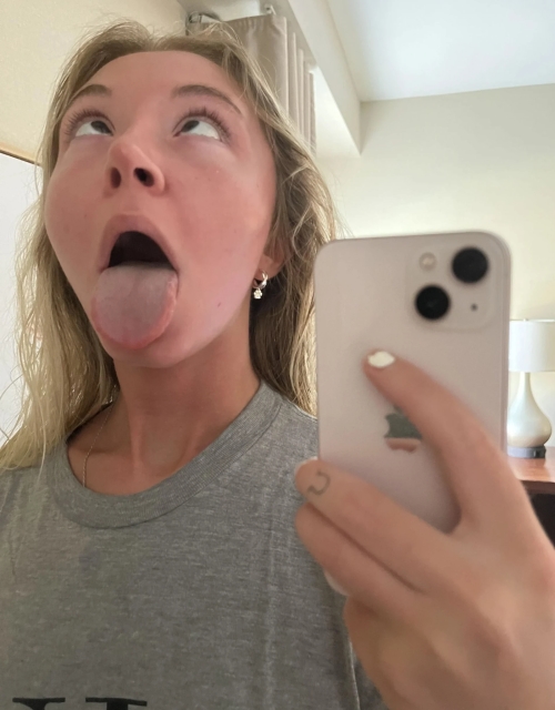 Skinny and bizarre blonde 2: Explicit and provocative photoshoot.