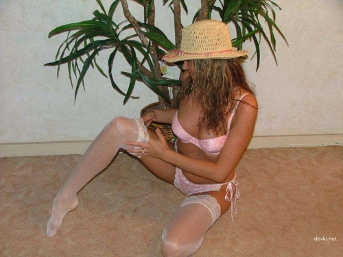 Private Erotic Photo: Sexy Woman in Explicit Sexual Pose