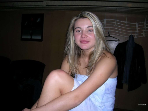 Drunk Girl Gets Naked: Explicit Strip Tease Photos