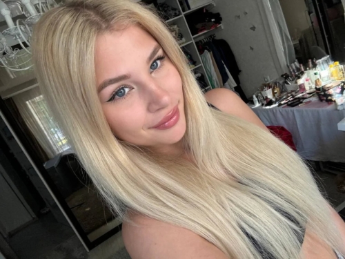 Girl Reveals Smoothly Shaved Intimate Area in Explicit Display